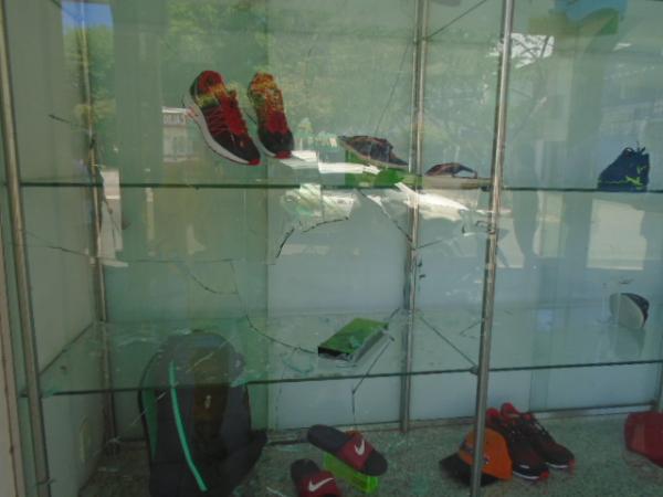 Homem quebra vidraça de loja de calçados e furta mercadorias em Floriano(Imagem:FlorianoNews)