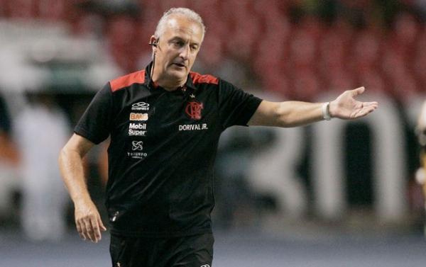 Dorival Júnior orienta o time no último jogo de 2012.(Imagem:Ernesto Carriço / Ag. Estado)