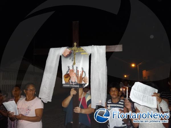 Fieis participam da Via Sacra em ruas de Floriano.(Imagem:FlorianoNews)