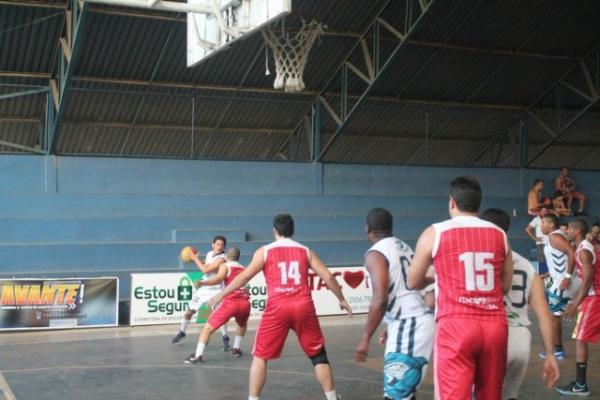 Itacor x Parnaíba - Piauiense de basquete 2015.(Imagem:Ramiro Pena/FPB)
