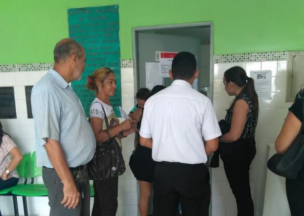 Pessoas procurando por vacina no Hospital da Primavera.(Imagem:Gilcilene Araújo/G1)