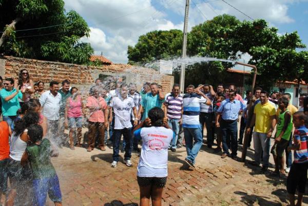 Prefeito Gleydson Resende inaugura sistema de água no bairro Vereda Grande.(Imagem:Reprodução/Facebook)