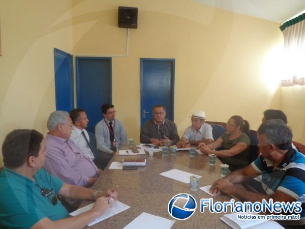Sinconflor e vereadores se reúnem com gerentes de bancos de Floriano.(Imagem:FlorianoNews)