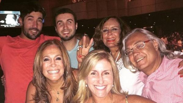 Susana Vieira com Sandro Pedroso e amigos ao show do Lulu Santos, no fim de semana, no Rio.(Imagem: Instagram  )