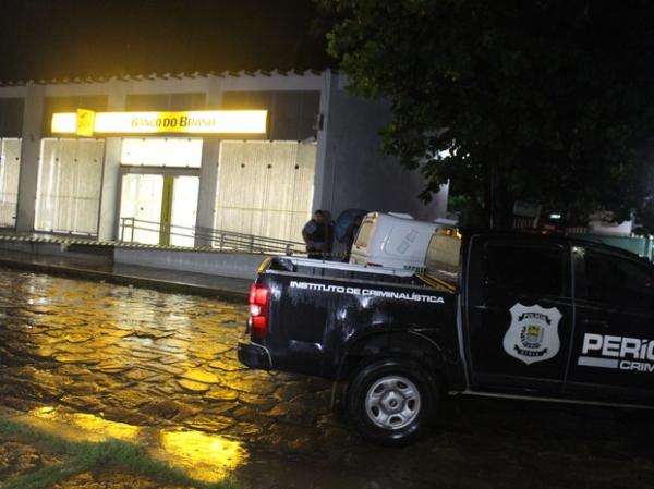 Agência foi isolada após assalto, em Piracuruca, no Piauí.(Imagem:Ellyo Teixeira/G1)
