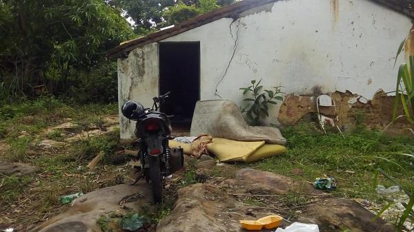 Materiais possivelmente usados nos assaltos a postos são encontrados em casa abandonada em Floriano(Imagem:Divulgação)