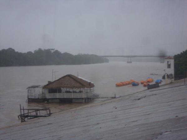 o nivel do Rio Parnaíba subiu muito(Imagem:redação)