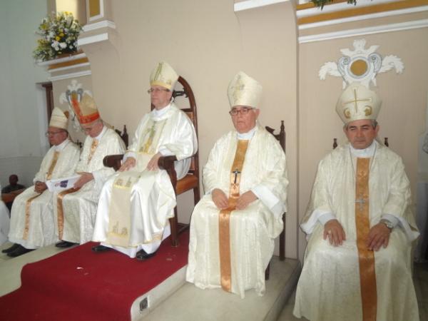 Comemorado os 25 anos de ordenação sacerdotal de Dom Valdemir.(Imagem:FlorianoNews)