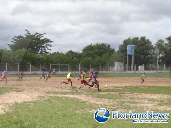 Escolinha do Jó promoveu domingo esportivo em Nazaré do Piauí.(Imagem:FlorianoNews)