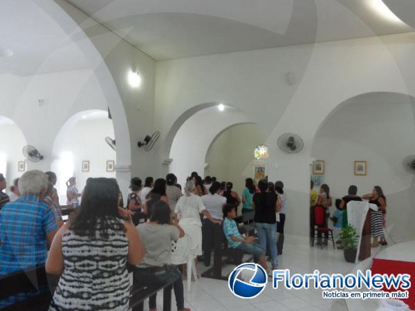 Católicos celebram Corpus Christi com missa e procissão.(Imagem:FlorianoNews)