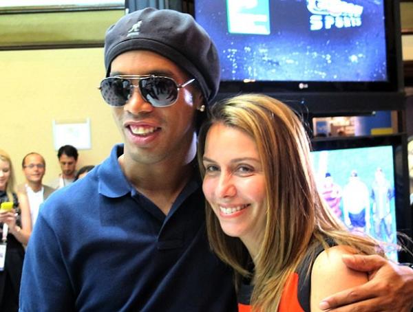 Ronaldinho ressalta importância de Adriano em 