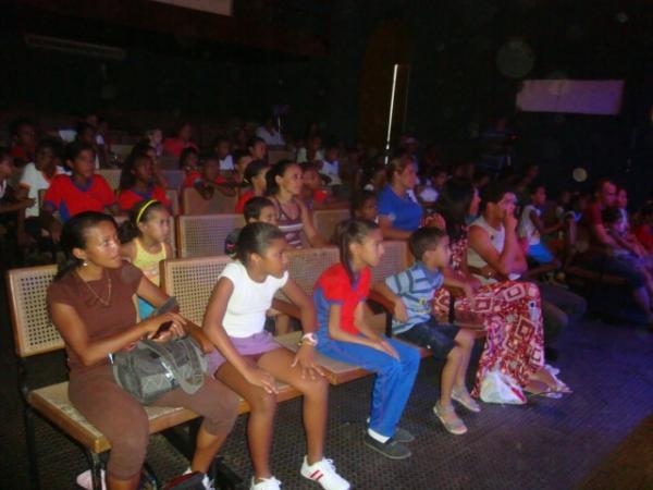 Projeto Palco Giratório apresenta espetáculo em Floriano.(Imagem:FlorianoNews)