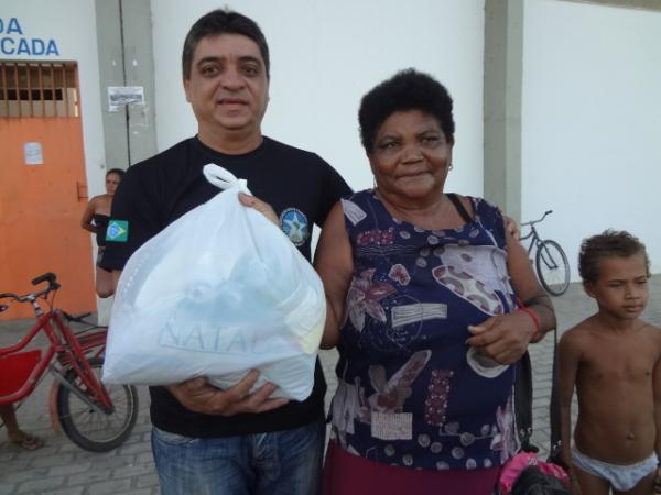 Famílias carentes são beneficiadas com cestas básicas em Floriano.(Imagem:FlorianoNews)
