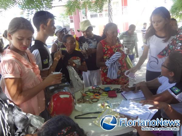 Colégio Impacto realizou bazar beneficente.(Imagem:FlorianoNews)