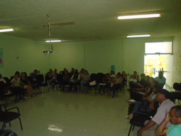 Profissionais de saúde recebem treinamento sobre monitoramento da Febre Amarela.(Imagem:FlorianoNews)