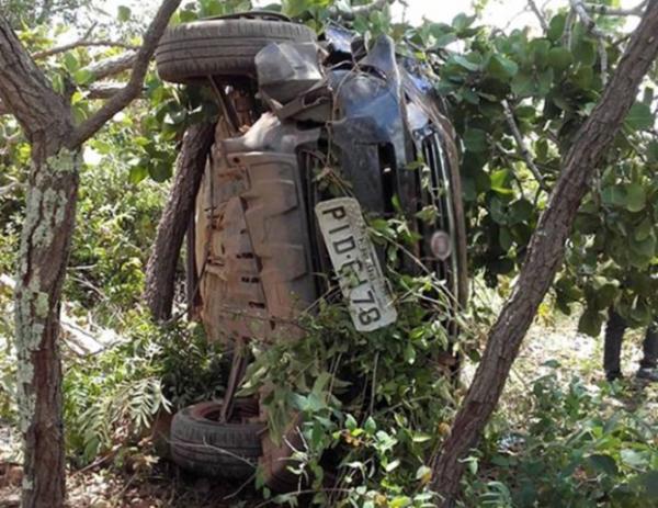 Padre perde controle de carro e sofre acidente na BR-135.(Imagem:Cidadeverde.com)