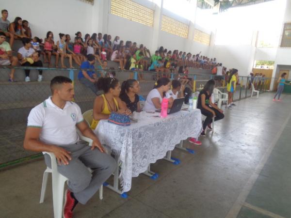 Jogos Interclasses promovem integração entre os alunos da U.E. Bucar Neto.(Imagem:FlorianoNews)