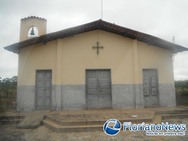 Bandidos invadem a Igreja e roubam aparelhos eletrônicos.(Imagem:FlorianoNews)