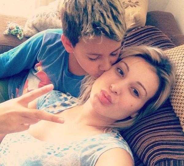 Andressa Urach se declara para o filho: 'Foi o teu amor que me fez viver'(Imagem:Divulgação)