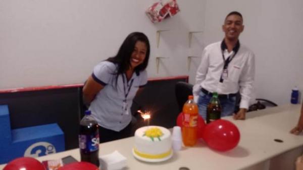 Armazém Paraíba celebra aniversário de colaboradora em Floriano.(Imagem:FlorianoNews)