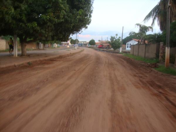 Av. Dirceu Arcoverd, bairro Irapuá(Imagem:redaçao)