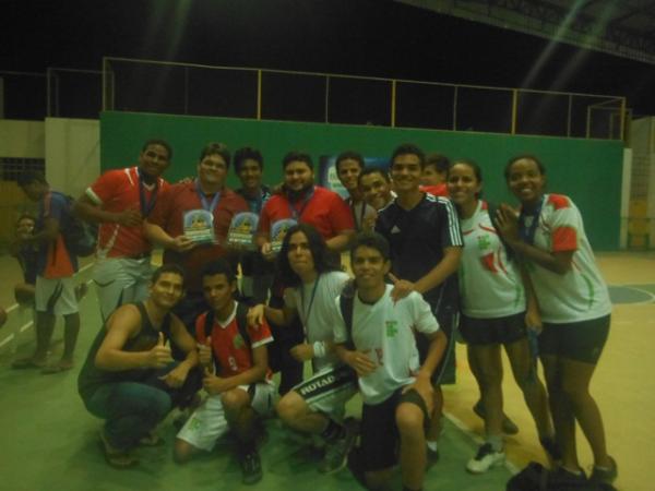 Torcedores lotam Ginásio Coberto nas finais dos Jogos Escolares Florianense.(Imagem:FlorianoNews)