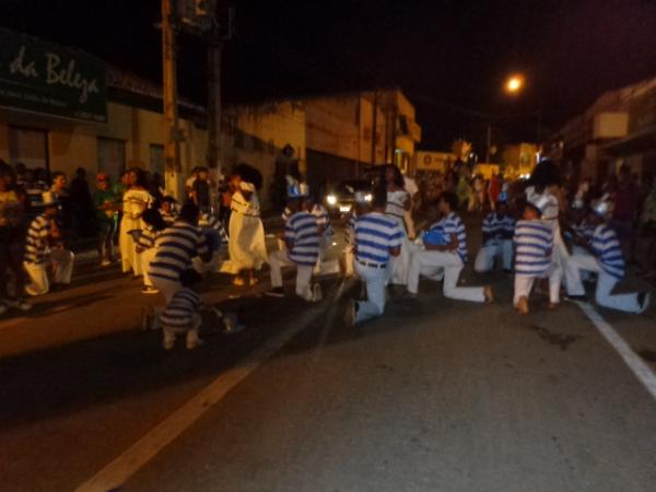 No último dia de Carnaval, escolas de samba se apresentam em Floriano (Imagem:FlorianoNews)