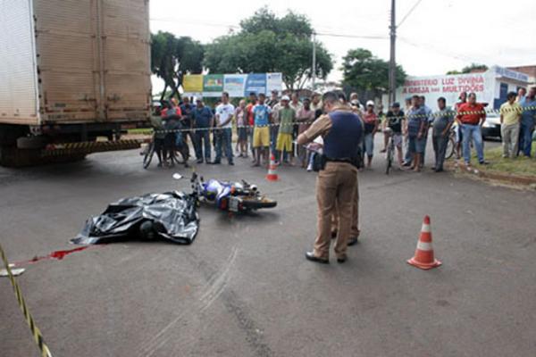 Josenias Cruz Marinho que pilotava numa motocicleta que colidiu frontalmente com dois caminhões.(Imagem:Caroline Oliveira)