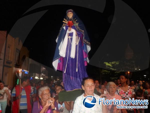 Católicos florianenses participaram da Ação Litúrgica da Paixão do Senhor.(Imagem:FlorianoNews)