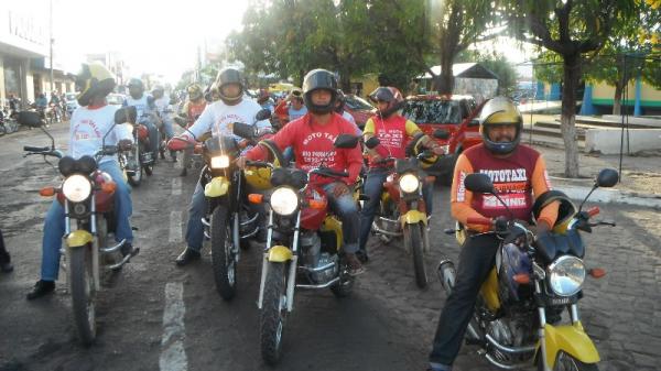 Moto-taxistas realizam protesto com buzinaço em Floriano.(Imagem:FlorianoNews)