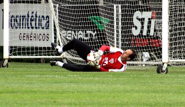 Determinação nos treinos é característica marcante de Rogerio Ceni.(Imagem: Cleber Akamine)