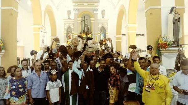 Catedral São Pedro de Alcântara recebe vaqueirama para tradicional Missa do Vaqueiro.(Imagem:FlorianoNews)