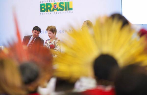 Wellington Dias cita hino do Piauí em apoio a Dilma e agradece parcerias.(Imagem:Wilson Filho)