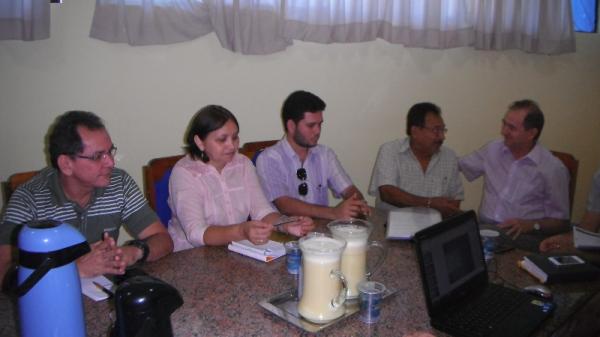 Parlamentares e educadores se reuniram para discutir Pacto pela Educação de Floriano.(Imagem:FlorianoNews)