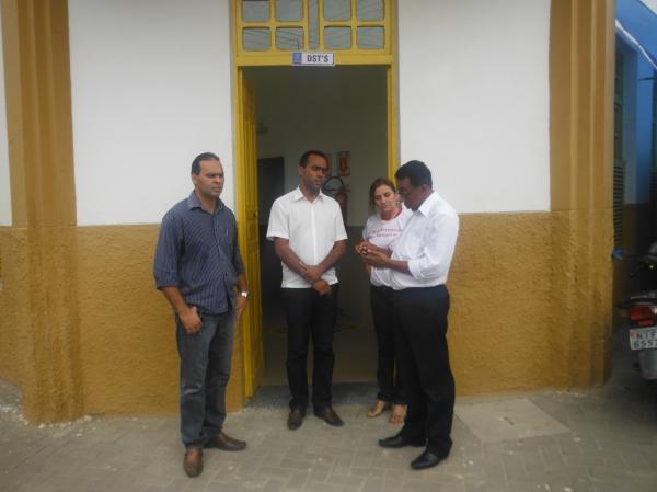 Prefeito Joel visitou o prédio do Centro de Testagem e Aconselhameto.(Imagem:FlorianoNews)