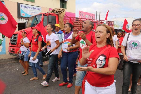 Atos pró Dilma querem fechar BRs e parar categorias nesta terça-feira (10)(Imagem:Cidadeverde.com)