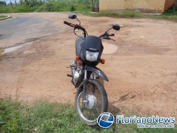 Polícia Militar encontra moto abandonada no meio do mato em Floriano.(Imagem:FlorianoNews)