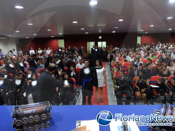 Curso de Administração Pública do CEAD/UFPI forma turma no Polo UAB de Floriano.(Imagem:FlorianoNews)