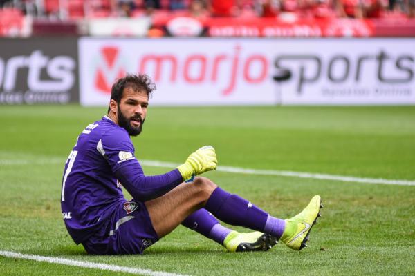 Goleiro sofreu problema em dividida com Guerrero em derrota para o Inter em Porto Alegre(Imagem:RODRIGO ZIEBELL/ESTADÃO CONTEÚDO)