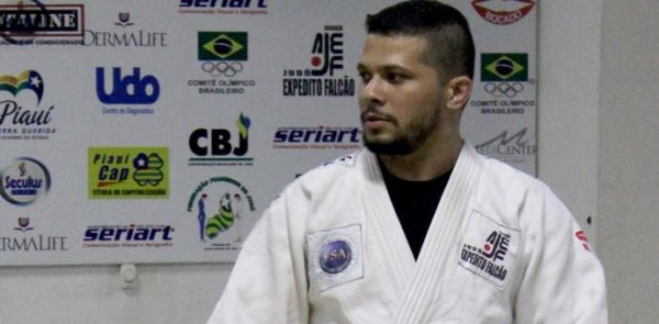 Com sentimento pessimista com atletas da base, judoca espera em 