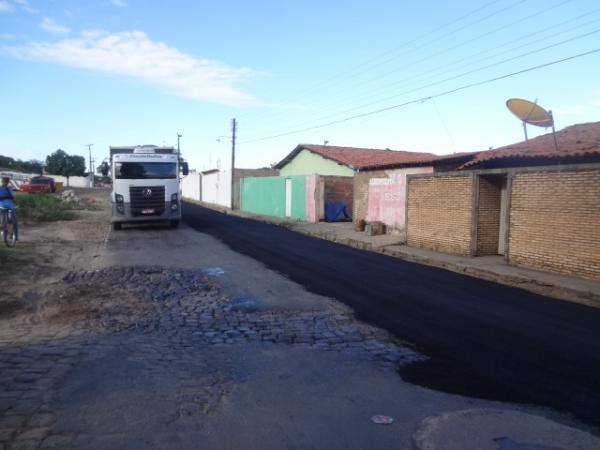 Rua Fernando Marques recebe pavimentação asfáltica.(Imagem:FlorianoNews)