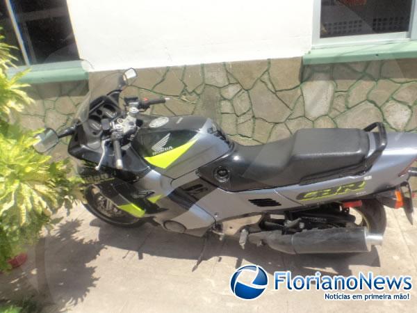 Motocicleta apreendida.(Imagem:FlorianoNews)
