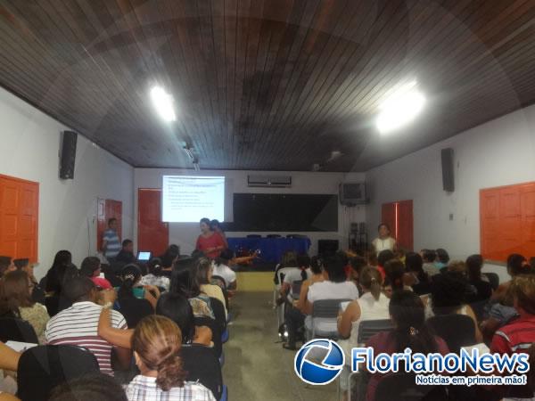 Secretaria Municipal de Educação realizou reunião sobre o encerramento do ano letivo de 2013.(Imagem:FlorianoNews)
