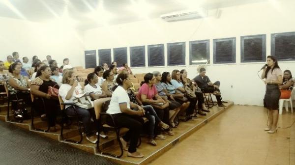 Agentes de Saúde de Floriano participam de reunião sobre nova portaria da Atenção Básica.(Imagem:FlorianoNews)