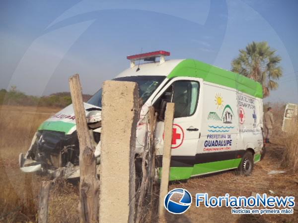 Acidente envolvendo carreta e ambulância deixa quatro feridos.(Imagem:FlorianoNews)