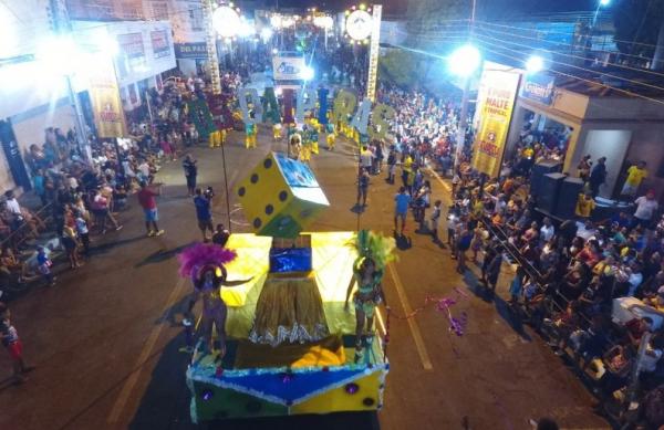 Carnaval encerra com desfile das Escolas de Samba e festa no Cais, em Floriano.(Imagem:Secom)