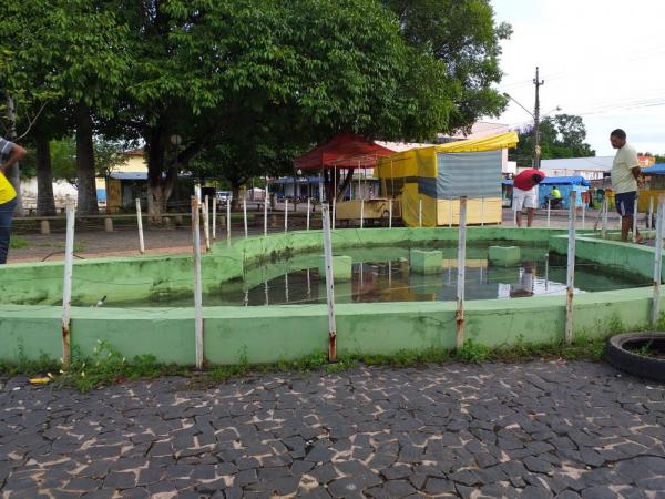 Jovem sofreu a descarga elétrica após tocar no arame de proteção do chafariz em União.(Imagem:Alejandro Fernandes /TV Clube)