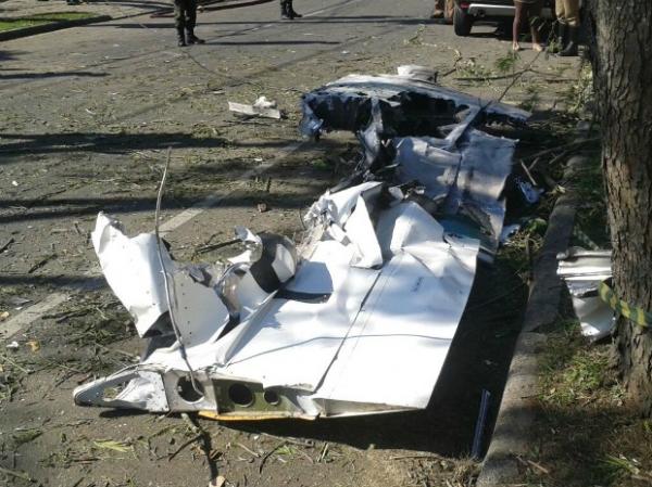 Asa de aeronave que caiu em Curitiba.(Imagem:Rodrigo Pinto/ ÓTV - RPCTV)