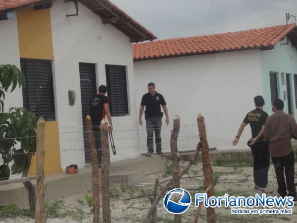 Invasores desocupam casas do Conjunto Habitacional José Pereira, em Floriano.(Imagem:FlorianoNews)