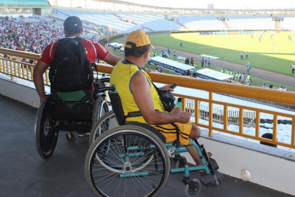 Cadeirantes no Estádio Albertão.(Imagem:Abdias Bideh/GloboEsporte.com)